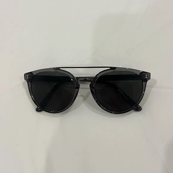illesteva - puglia sunglasses (gunmetal) display picture 2